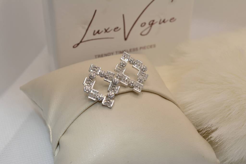 Dazzling Diamond Earrings : 322