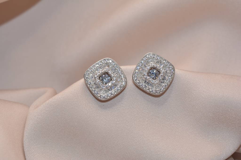 Sleek Square Stud Earrings : 327