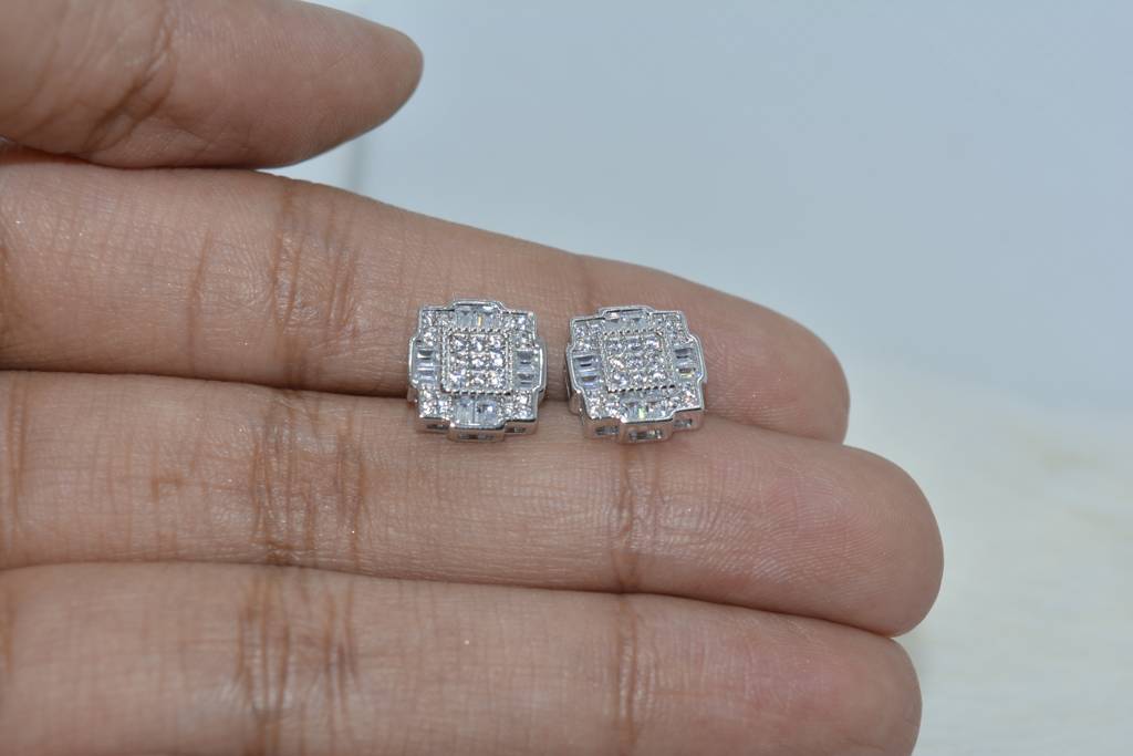 Apex Stones Studs : 330