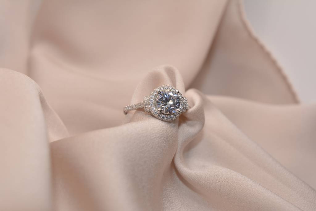 Royal Halo Ring : 375