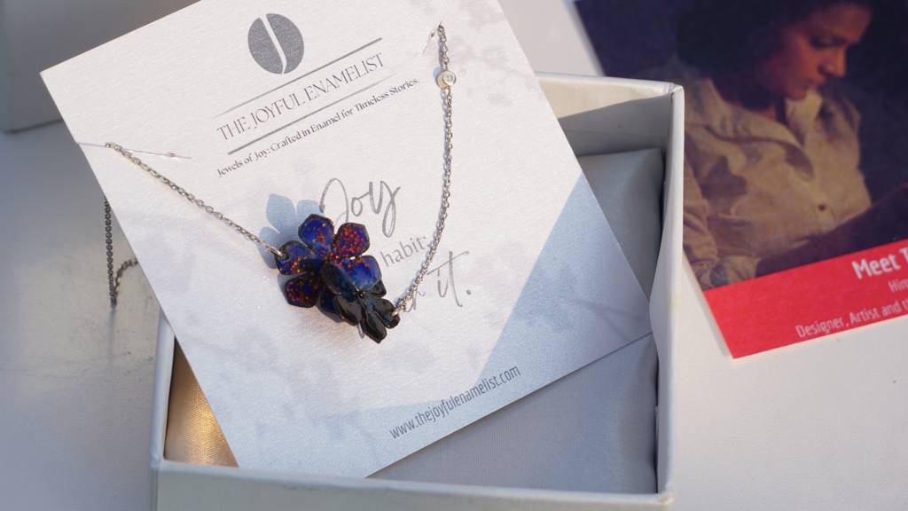 Twist Tales Necklace : TJE10001N