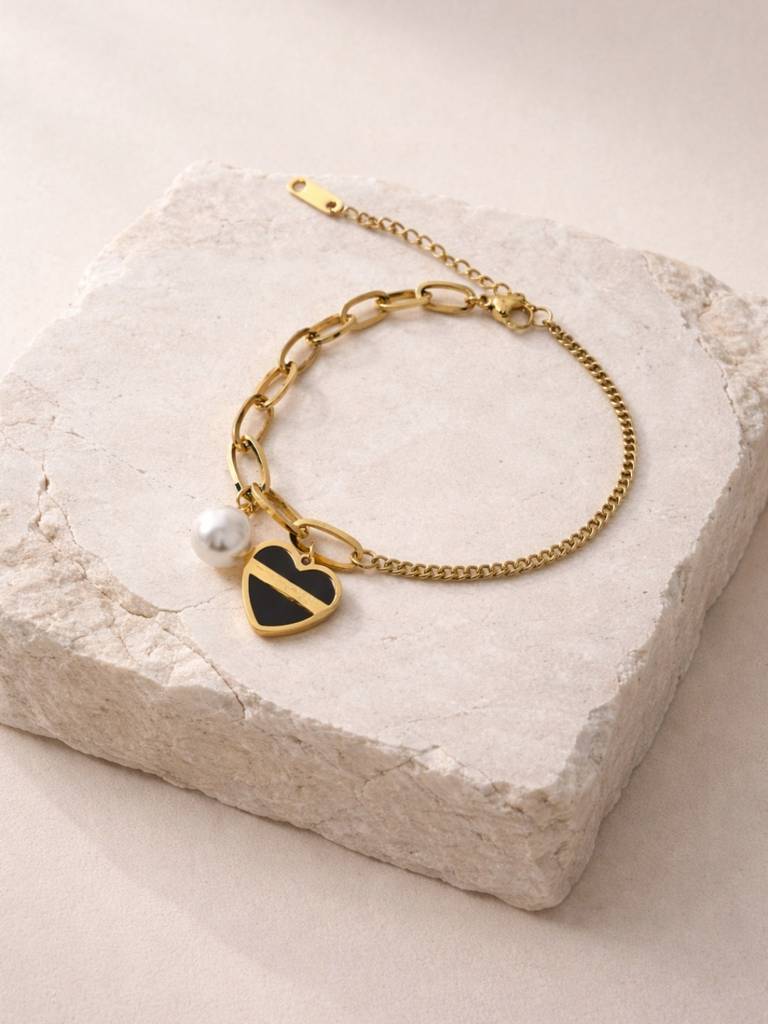 Black Heart Pearl Charm Bracelet – 18K Gold Plated Stainless Steel : ATCB749BHCB