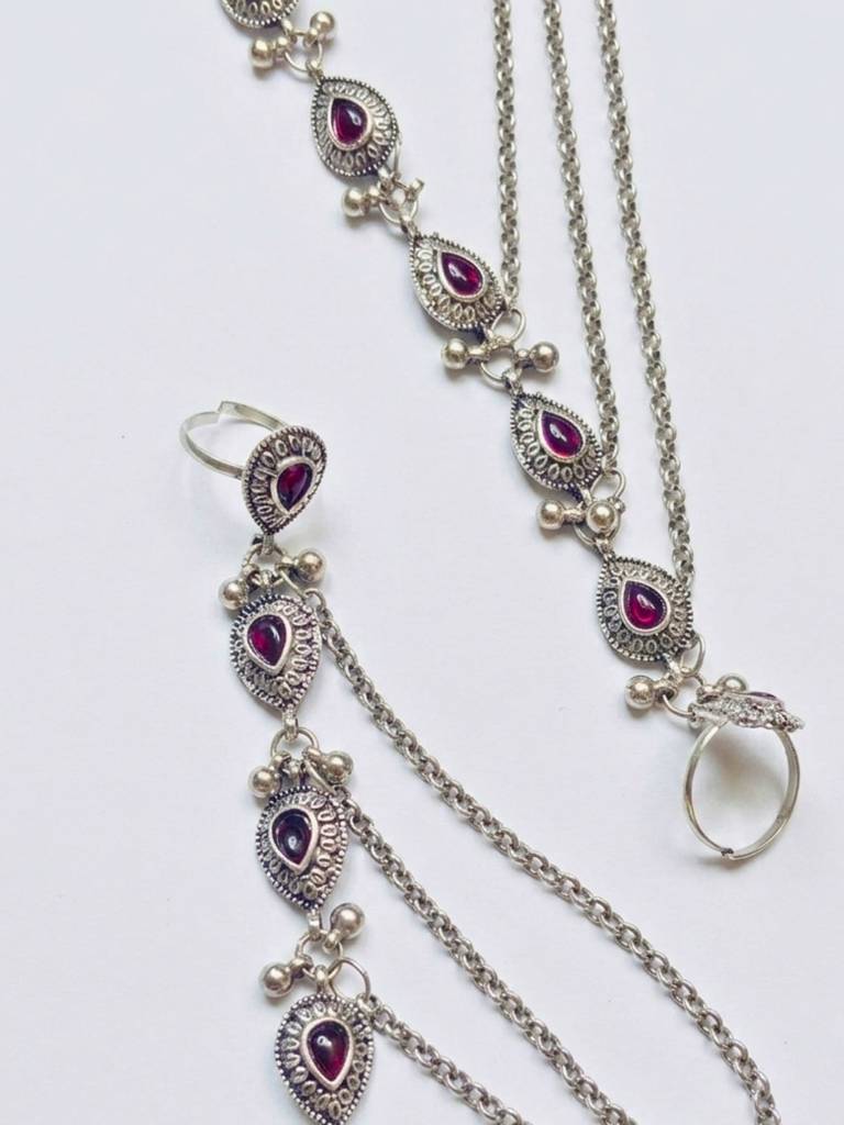 Women Oxidised Silver-Plated Pink Kundan Stone-Studded Layered Anklet With Toe Ring : VI26ANK10004
