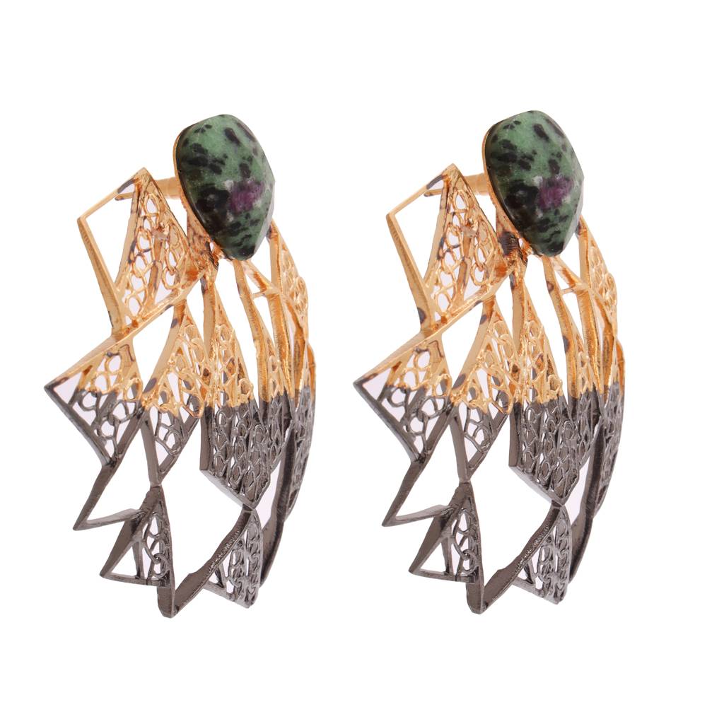 Titilating Triangle Earrings : AA-1058