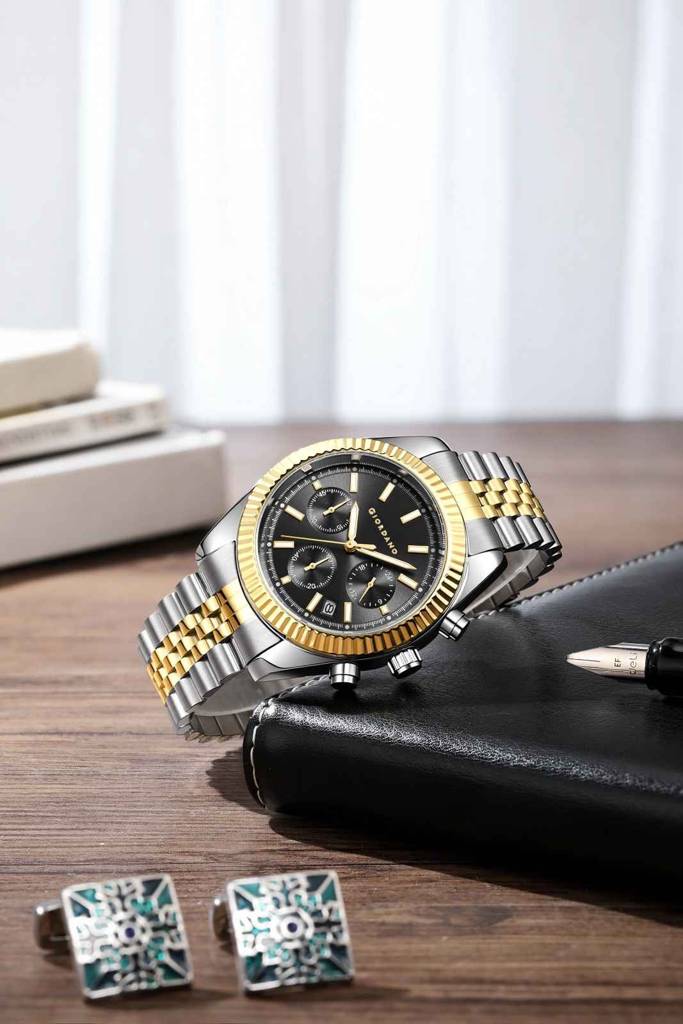 Giordano Chronograph Analog Watch For Men – Textured Bezel, Luminous Index Markers, Stainless Steel Strap & Date : GZ-50164-33
