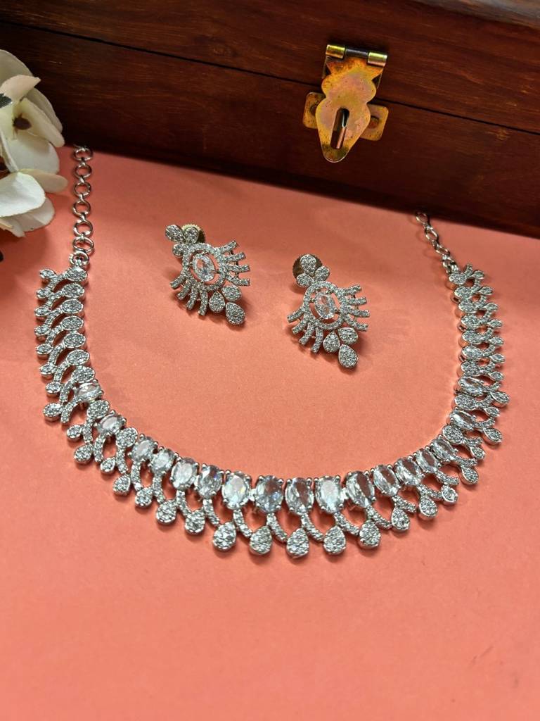 Rhodium Plated White Ad And Cubic Zirconia Studded Premium Necklace Jewellery Set : VI25JSAD1000023
