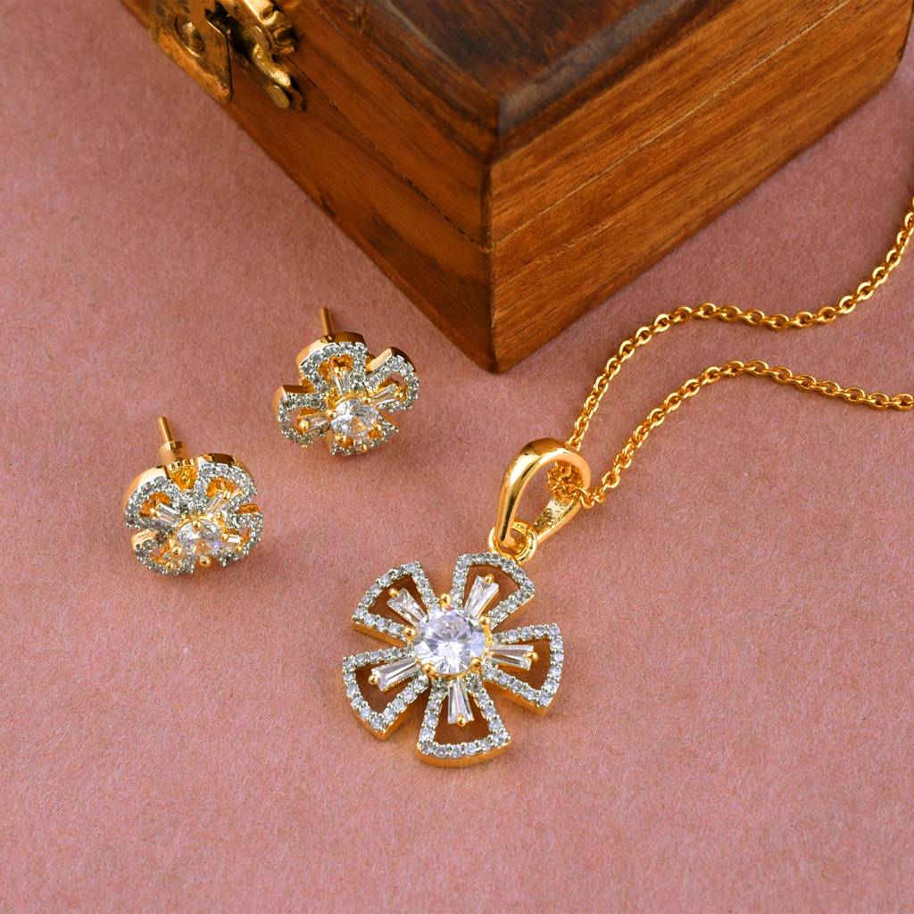 Eternal Diamond Glamour Pendant Set With Chain And Earrings : PJPENGCZ29