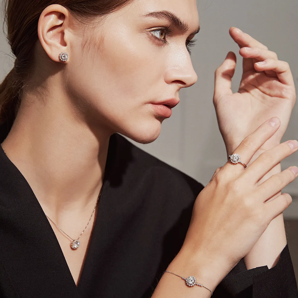 Frosted Halo Moissanite Stud Earrings And Pendant For Women And Girls : FrostedHalo_MSN005