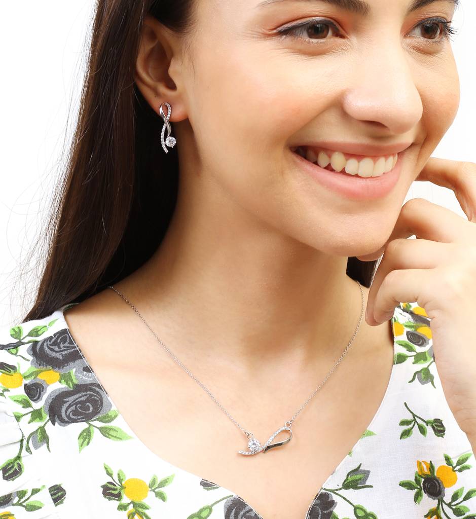 Iski Uski 925 Sterling Silver Dainty Pendant Set
