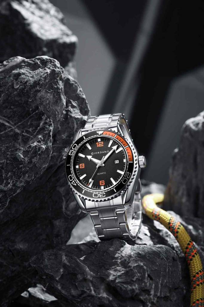 Giordano Analog Quartz Watch For Men – Round Dial With Rotating Bezel, Luminous Hour Markers, Silicone Strap, Da : GZ-50159-11