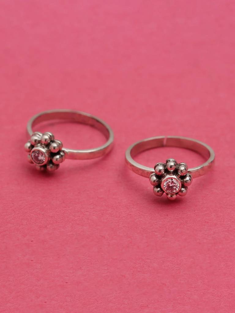 Silver Toe Ring With Oxidized Look : U100SO005TR0253