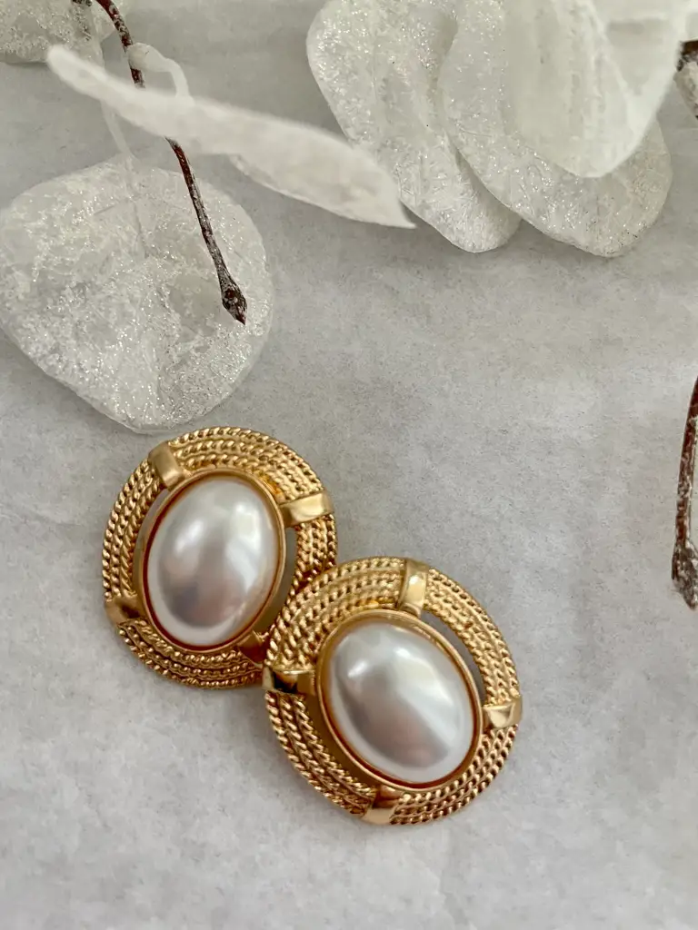 Ari Pearl Studs : MJ03