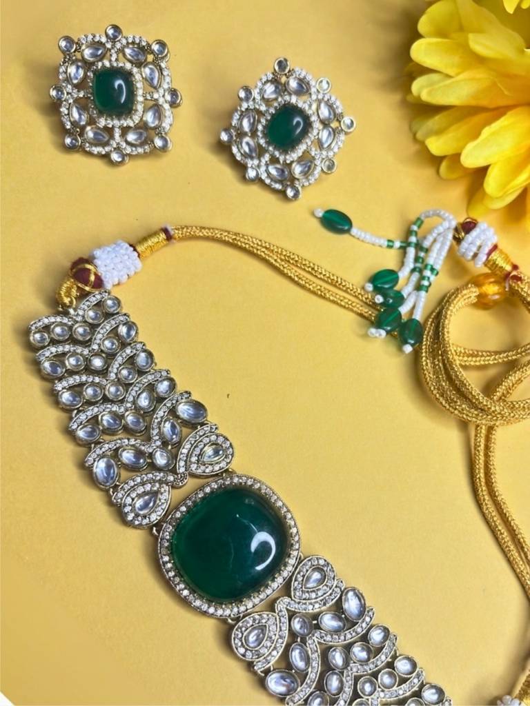 Gold-Plated Green Stone Traditional Kundan Choker Jewellery Set : VI26JSKU100009