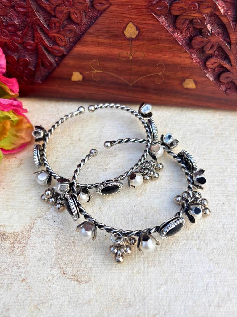 Set Of 2 Silver-Plated Beaded Kashmiri Bangles : VI26BC100055