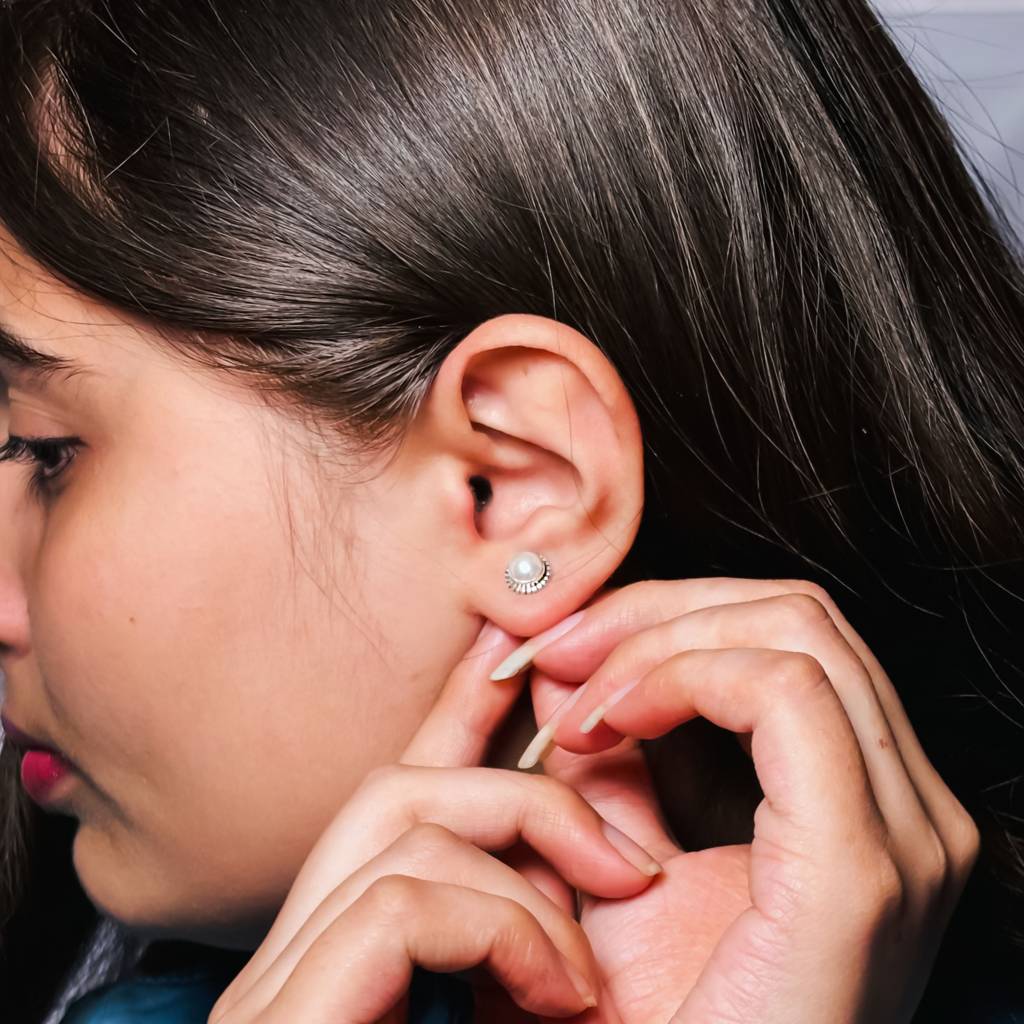 925 Silver Round Stud Earrings With Pearl : IS-ER-DP-1101