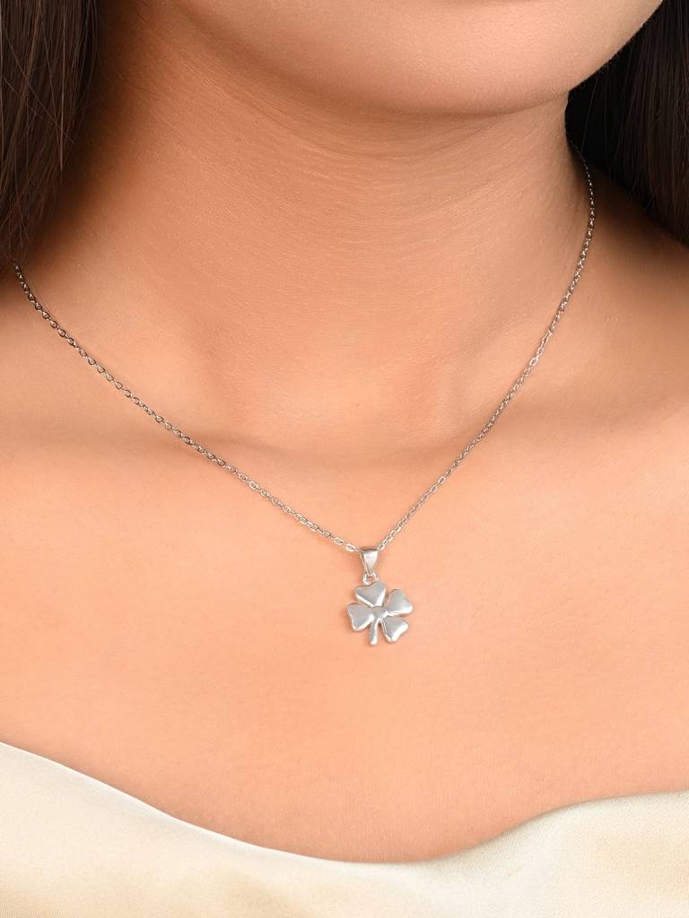 Minimal Clover Charm Necklace : DRNC1665