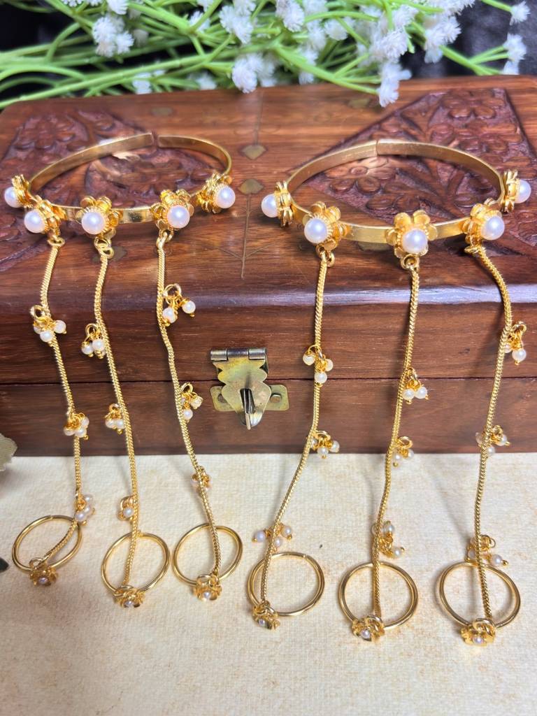 Set Of 2 Gold-Plated Pearls Studded Ghungaroo Hath Phool Kashmiri Ring Bracelet Set : VI26BC100096