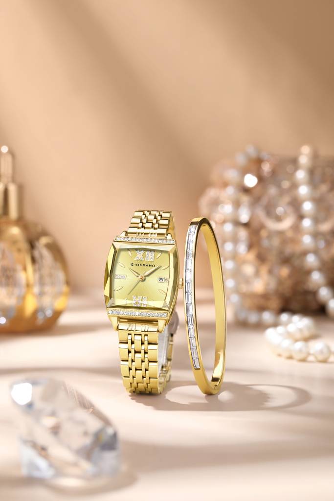 Giordano Analog Watch With Bracelet Set For Women – Cut Glass Square Dial, Crystal Roman Indices And Stainless S : GZ-60117-66