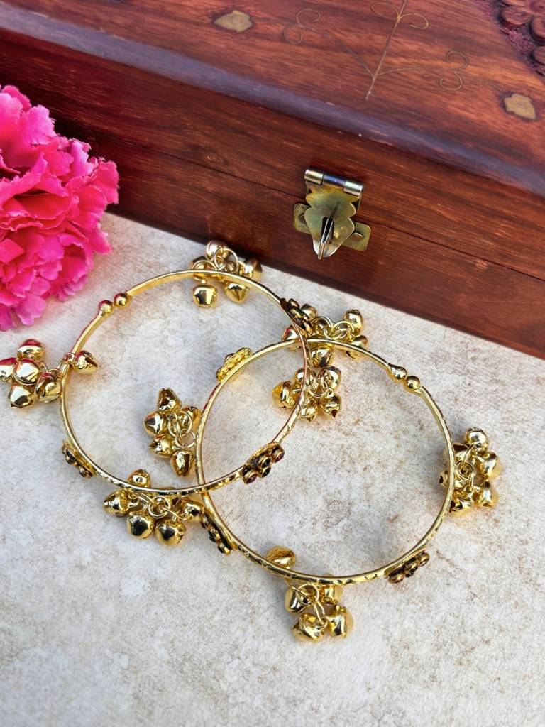 Set Of 2 Gold-Plated Beaded Kashmiri Ghungroo Bangles : VI26BC100052