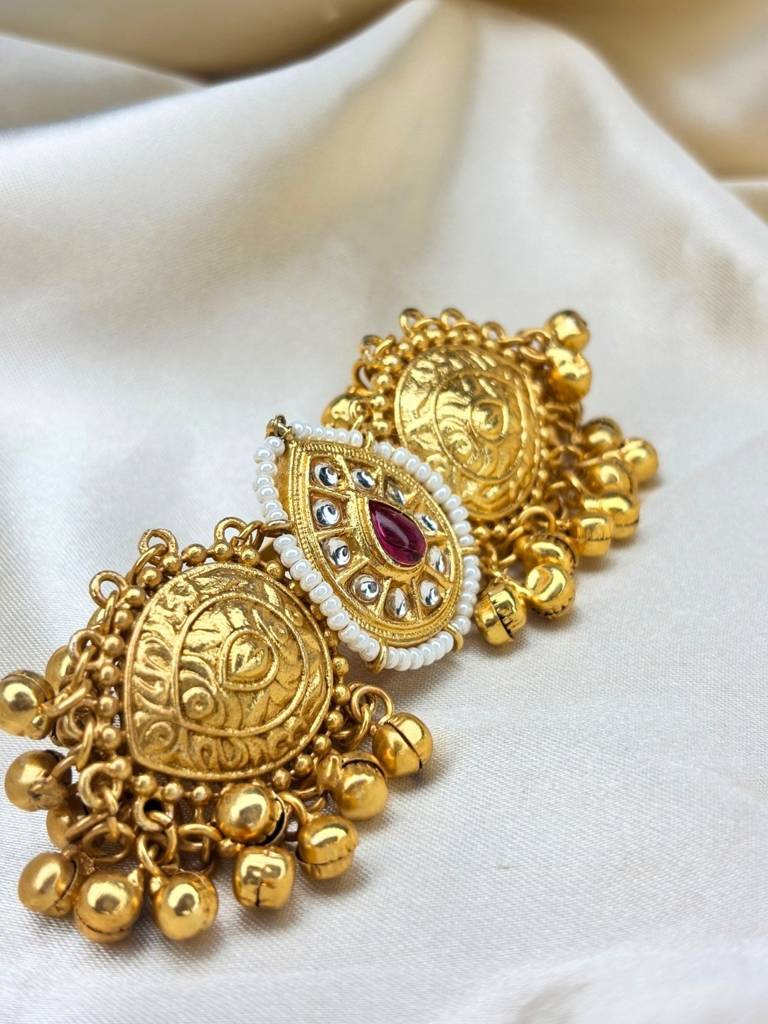 Women Gold-Plated Antique Stone Studded & Beaded Finger Ring : VI26RIAD1000031