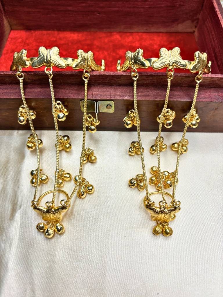 Gold-Plated Handcrafted Butterfly Finger Ring Hathphool Bracelet - 2 Pcs : VI26BC100045