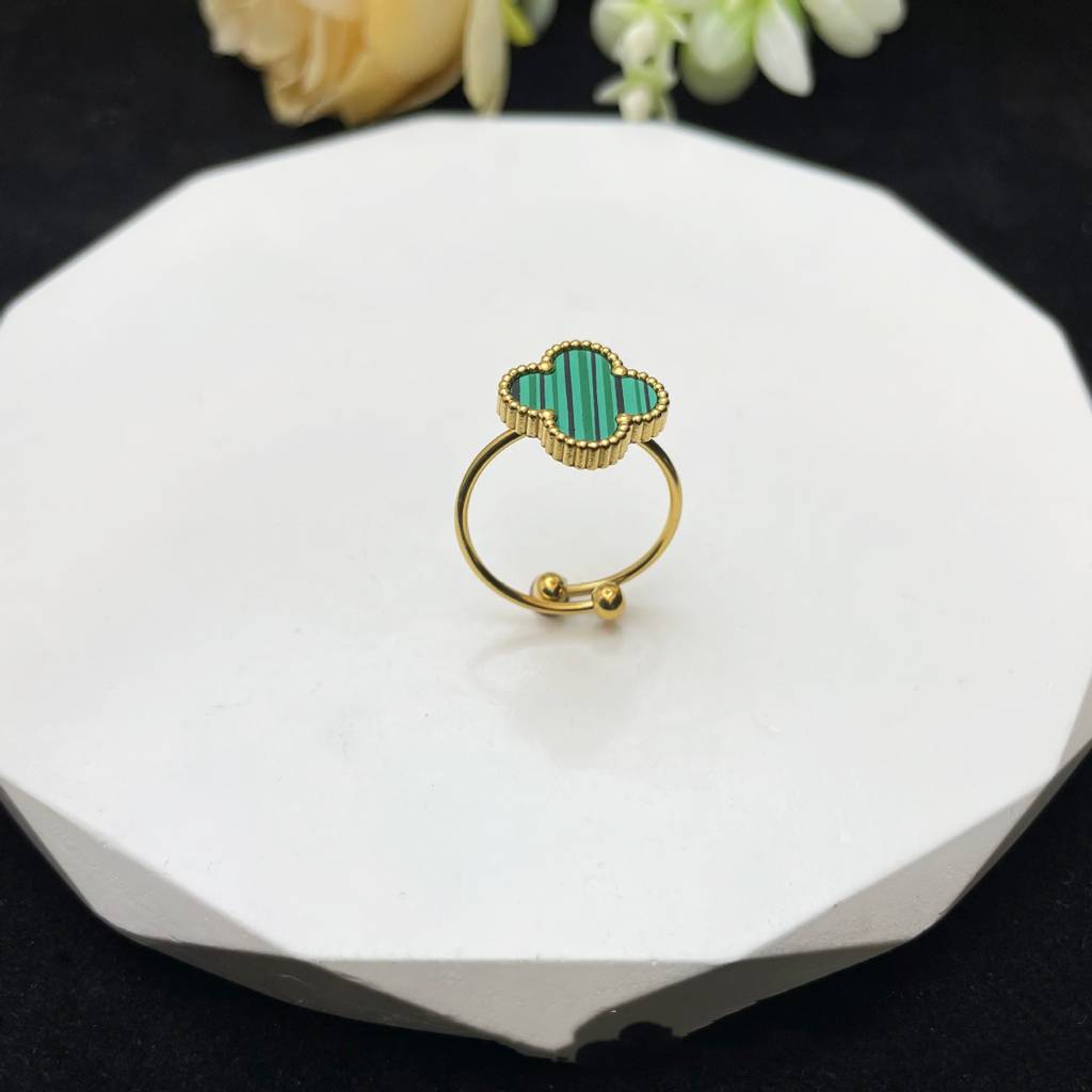 Emerald Clover Ring : EmeraldCloverRing-LT-RG-SG-07