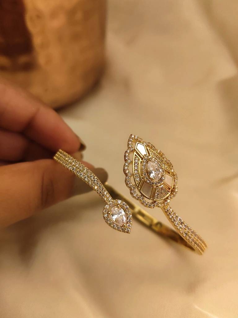 Golden Leaf Cuff Bracelet Â 18K Gold Plated, 316L Stainless Steel, Ad Stones & Mop Accents : S925B500GLCB