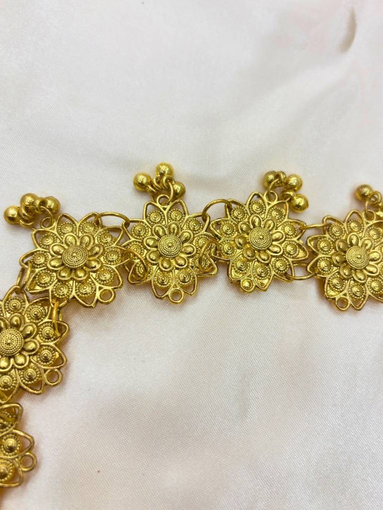 Women Gold-Plated Floral Antique Waist Belt Kamarbandh : VI26KB10003