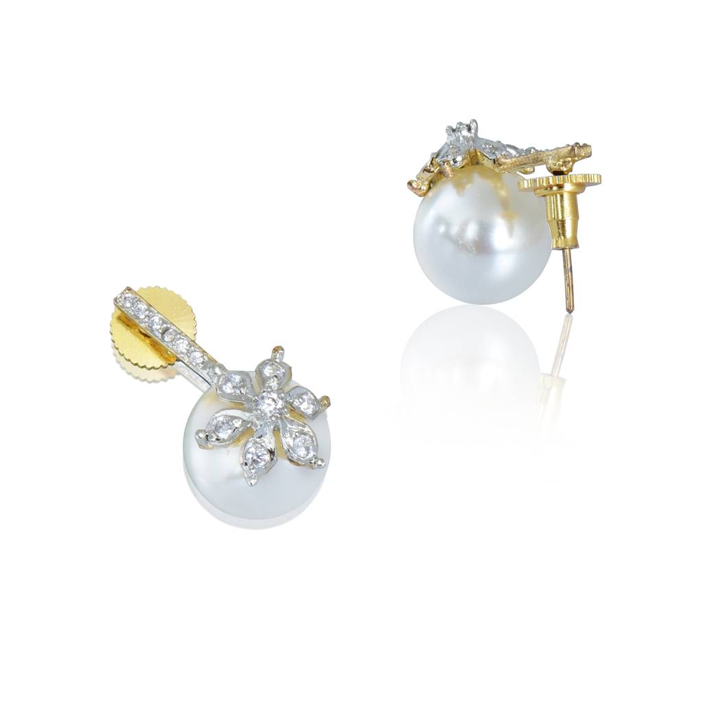 Evergreen Flower Pearl Stud Earrings : IE795