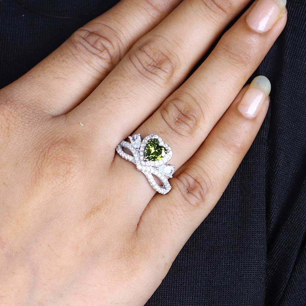 Women'S Heart-Shaped Green Gemstone Ring – Sparkling Halo & Twisted Band Design : RN-SL-10021-2-W