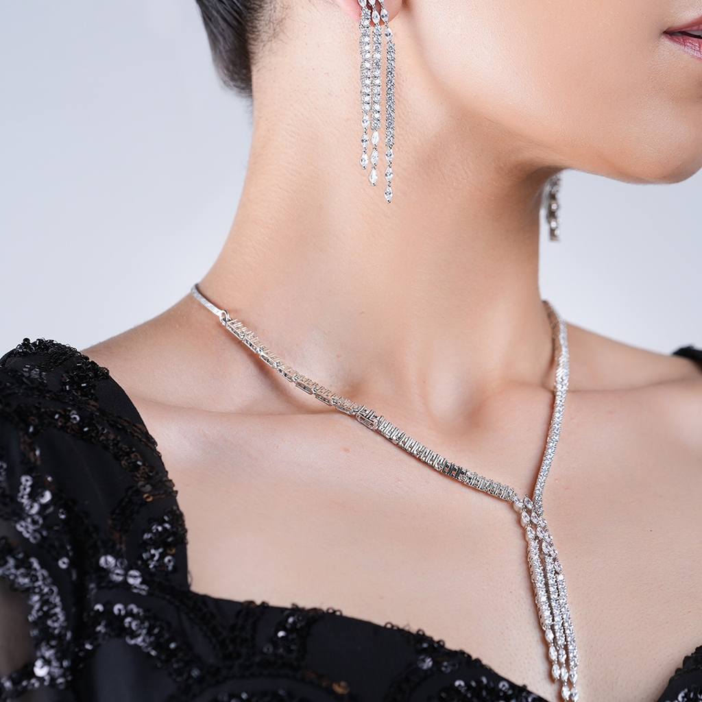 Sleek Designer Silver Ad Necklace : CAO0224VIH