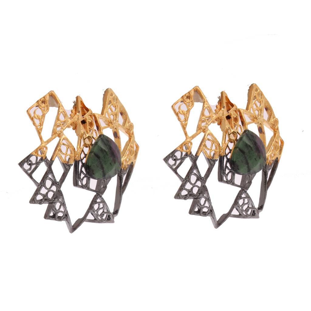Titilating Triangle Small Earrings : AA-1077