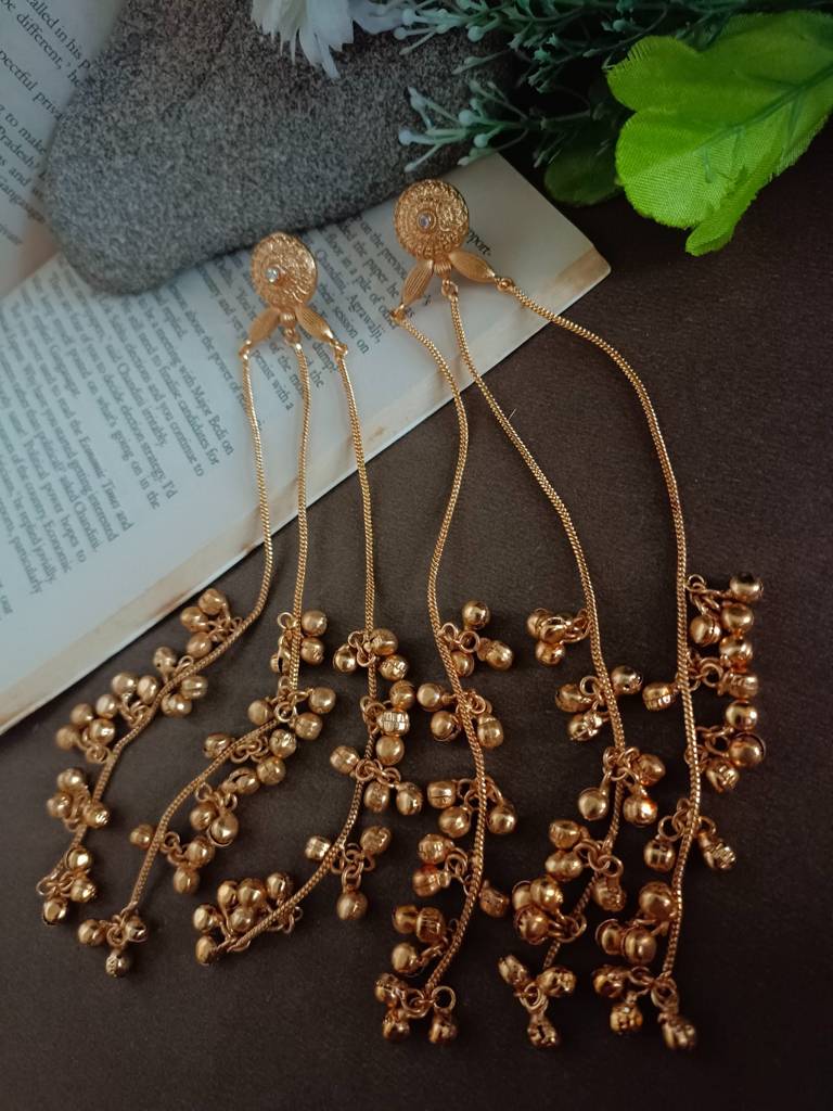 Gold Plated Kundan & Ghungaroo Beaded Kashmiri Drop Earrings : VS105317