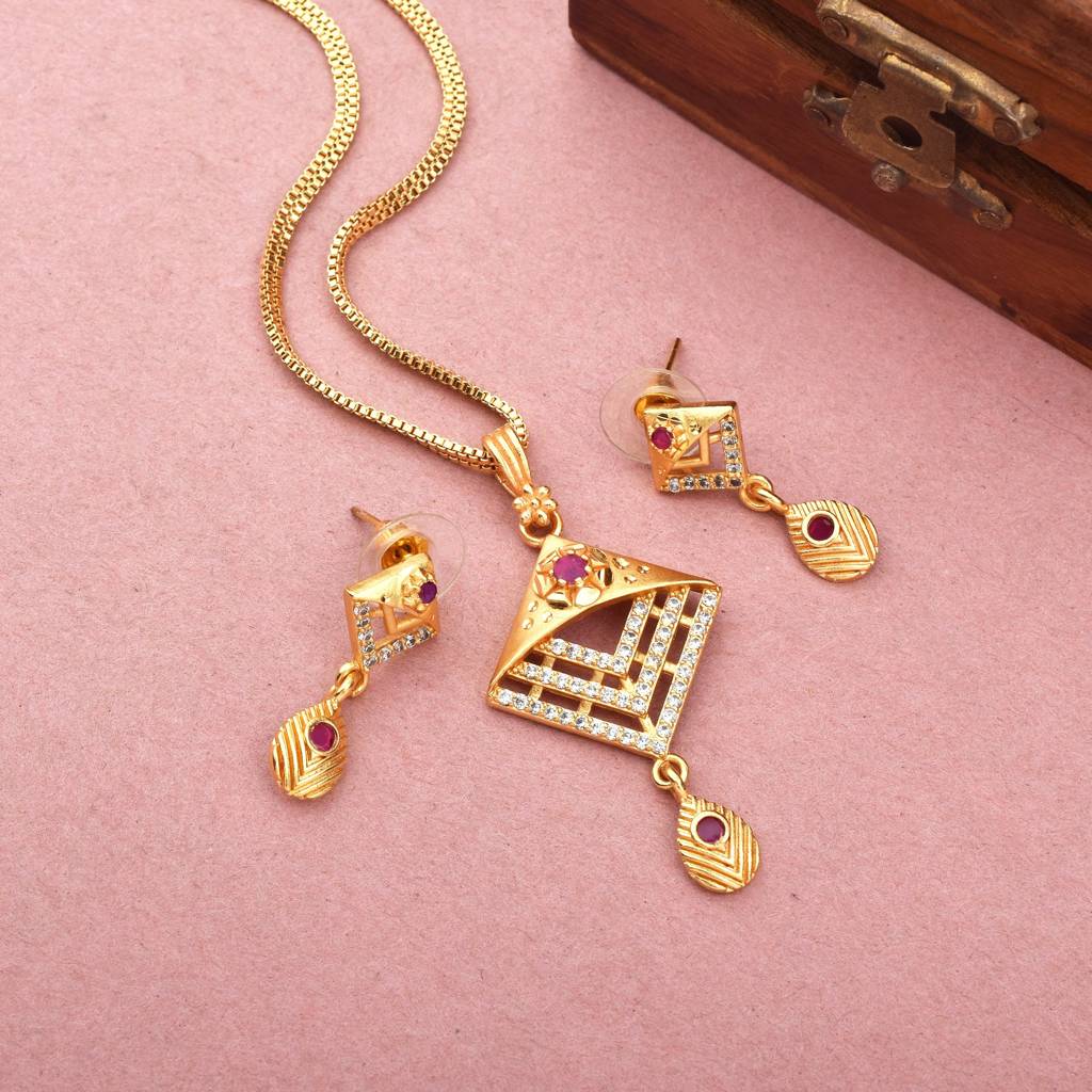 Forever Lasting Gleam Anti Tarnish Daily Use Gold Plated Pendant Set With Chain : PSPENGPRCZ27