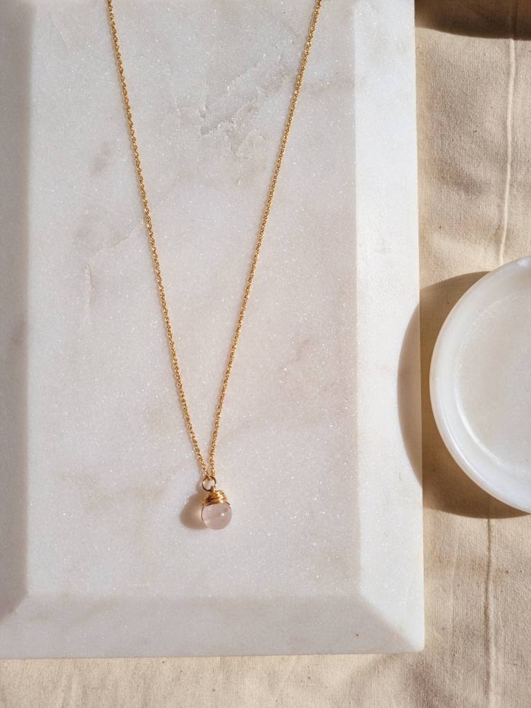 Rose Quartz Round Pendant With 18Kt Gold Plated On Brass Chain : NO-O-6669-16