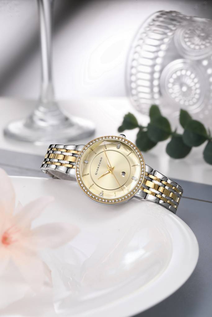 Giordano Stylish Analog Watch For Women – Round Cut Glass Dial,Diamond Studed Bezel, Stainess Steel Strap And Da : GZ-60110-33