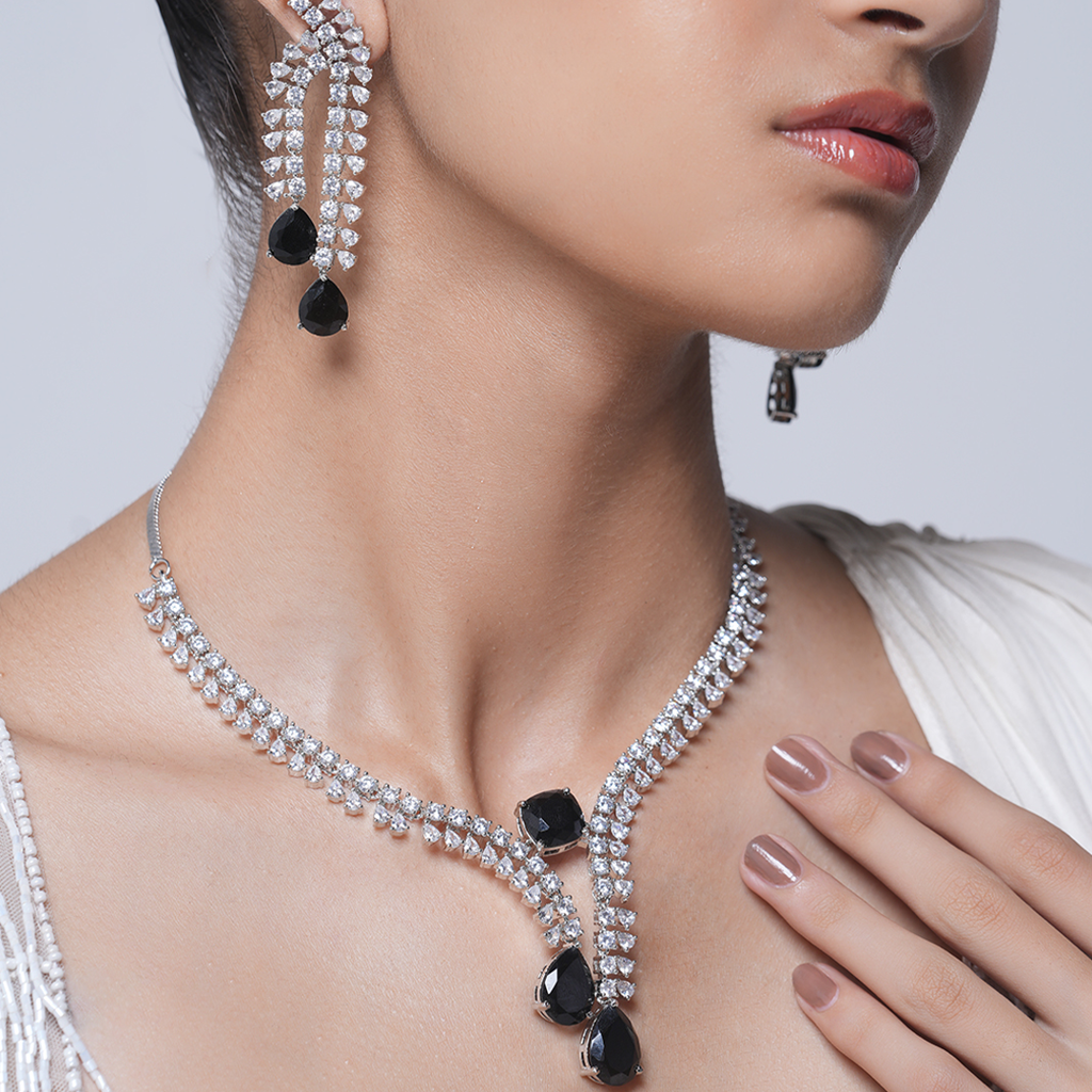 Black Designer Ad Necklace : CAO0180VIH
