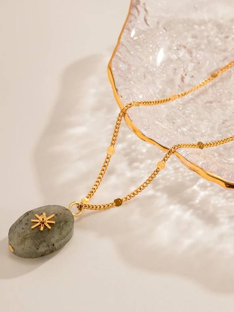 18Kt Gold Plated White Stone Flower Inlaid Necklace, Jane : INJANE