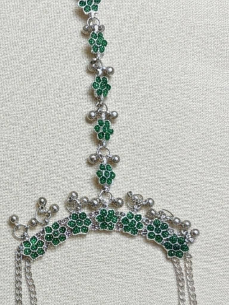 Women Silver-Plated Green Kundan Stone-Studded Floral Anklet With Toe Ring : VI26ANK10002
