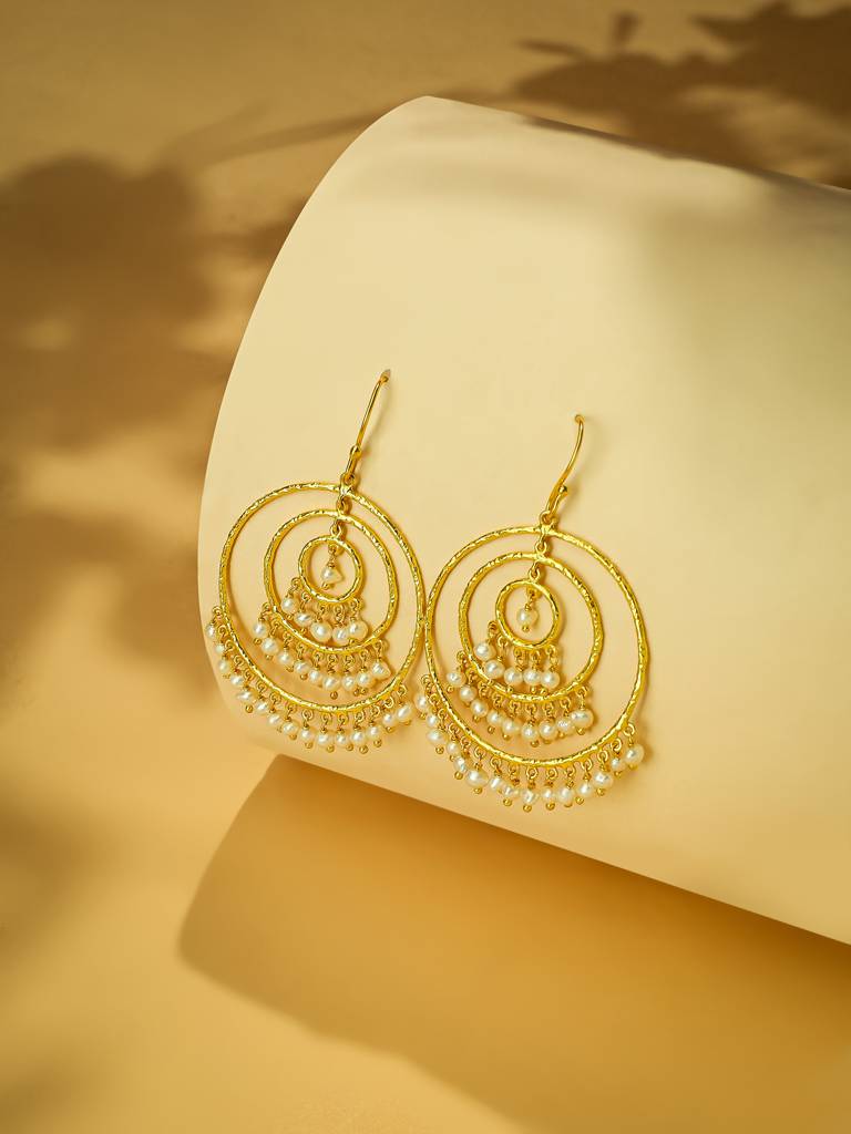 18K Triple Pearl Hoop Anti Tarnish Earrings : YI24A0274E