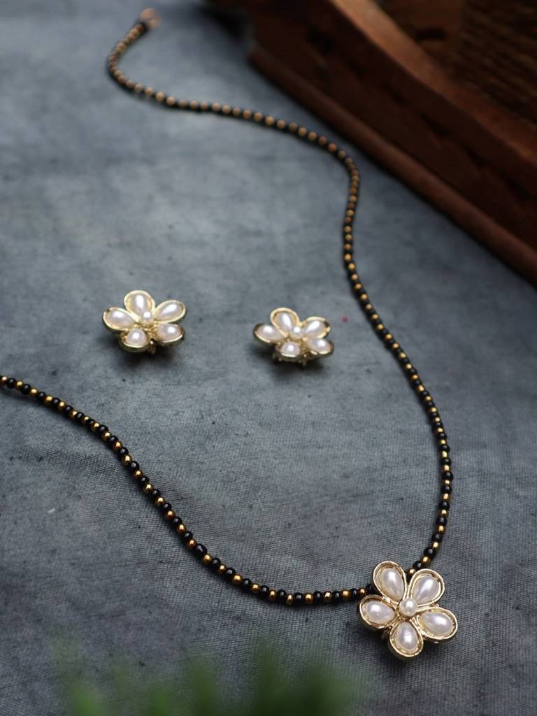 Forever Flowers -  Mangalsutra Necklace Set : PAMS06