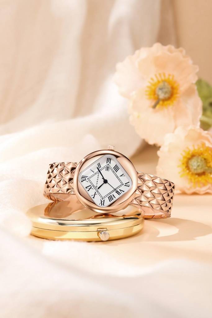 Giordano Elegant Analoge Watch For Women - Unique Rounded-Square Dial, Roman Numeral Dial, Date Display And Text : GZ-60121-22