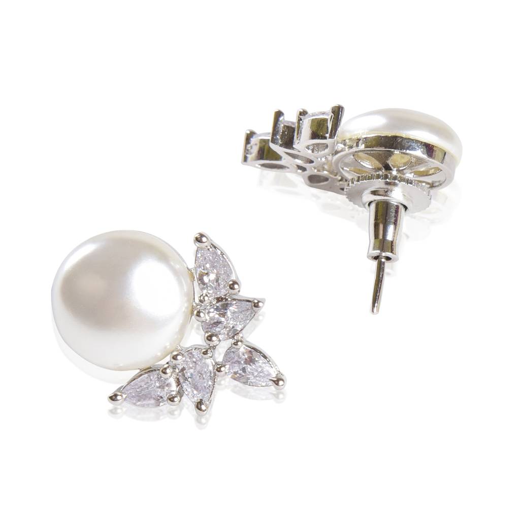 Pearl Flower Stud Earrings : IE1025