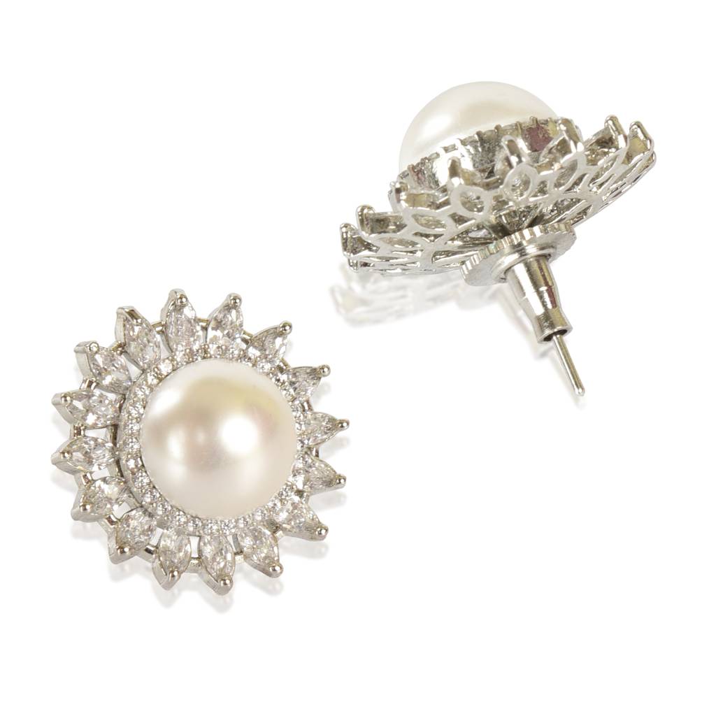 Flower Pearl Stud Earrings : IE901