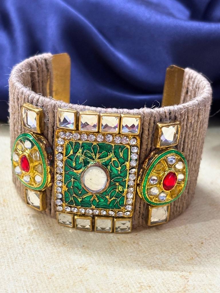 Gold-Plated Ad And Kundan Studded Statement Cuff Bracelet : VI26BC100040