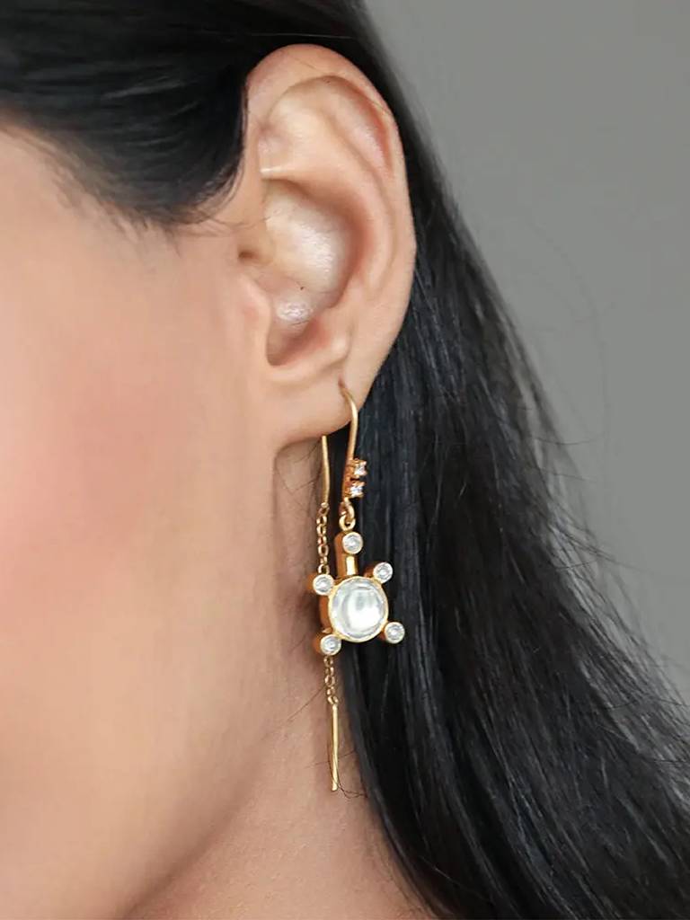 Silver Gulaabo Tortoise Sui Dhaga Earrings : U080SG009E1021