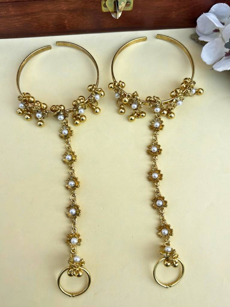 Women Set Of 2 Flower Pearls Studded Gold-Plated Ring Ghungaroo Kashmiri Bracelet : VI26BC100057