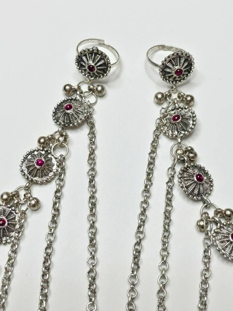 Oxidised Silver-Plated Pink Kundanstone-Studded Layered Chain Anklet With Toe Ring : VI26ANK10010