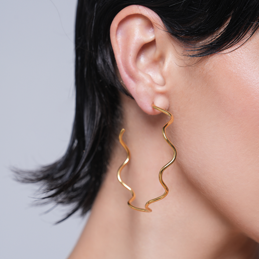 Wave Cc Hoop Earrings : CAO0080JND