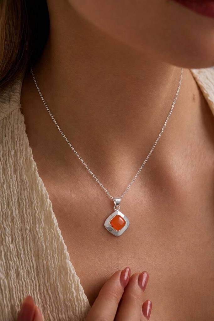 925 Sterling Silver Carnelian Pendant With Chain For Women | Gemstone Pendant | Handmade Silver Jewelry | Elegant  : FU-1253-C